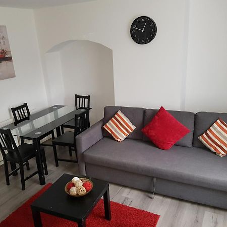 Barnfield Place Edgware Buitenkant foto