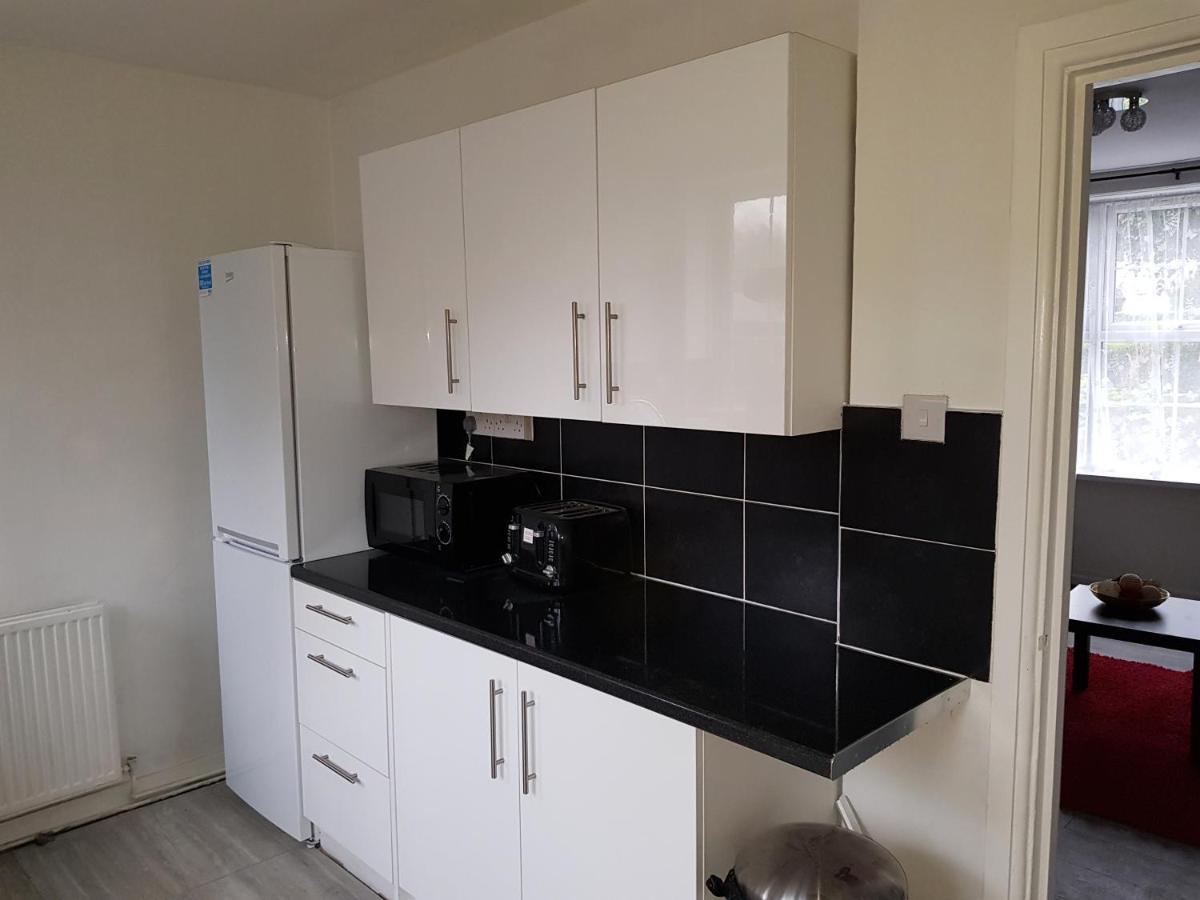 Barnfield Place Edgware Buitenkant foto